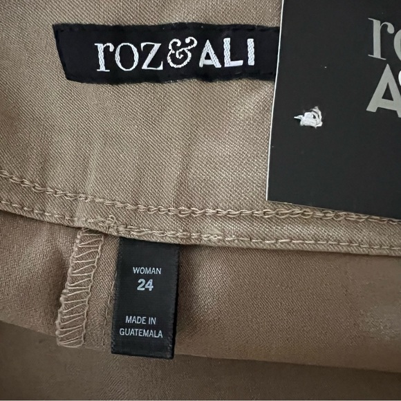 Roz & Ali Classic Fit Ankle Pants - Picture 8 of 12